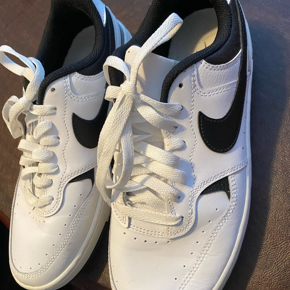 Nike Women White and Black Low-Top Sneakers